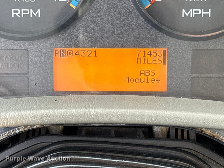 image for item FB3235 2008 International 7400 oil distributor truck