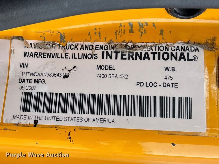 image for item FB3235 2008 International 7400 oil distributor truck