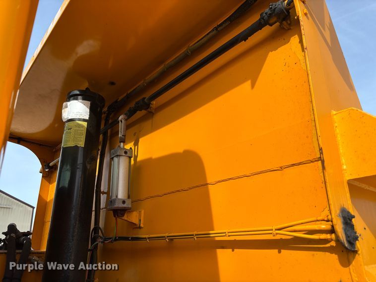 image for item FB3236 2013 International 7500 dump truck