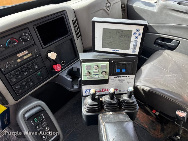 image for item FB3236 2013 International 7500 dump truck