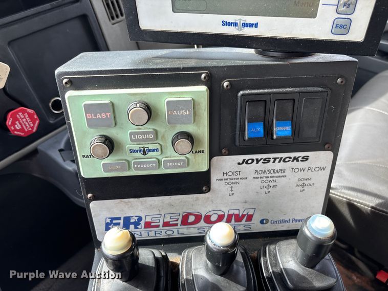 image for item FB3236 2013 International 7500 dump truck