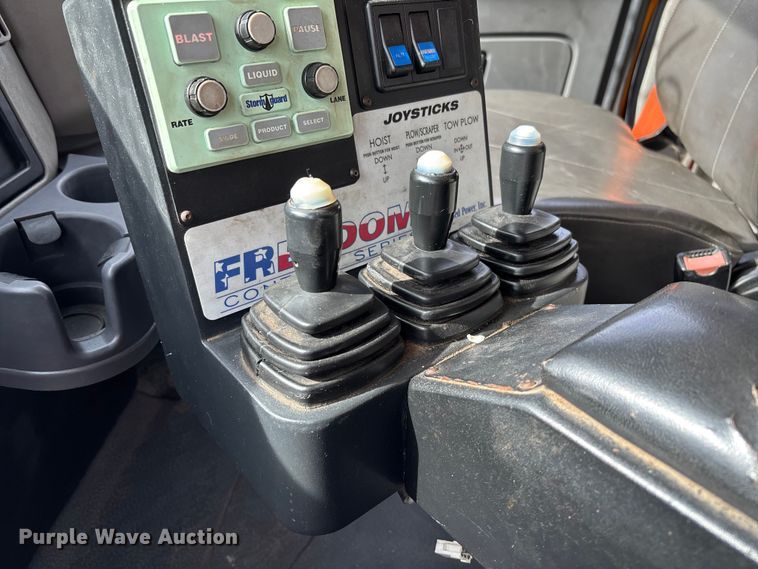 image for item FB3236 2013 International 7500 dump truck