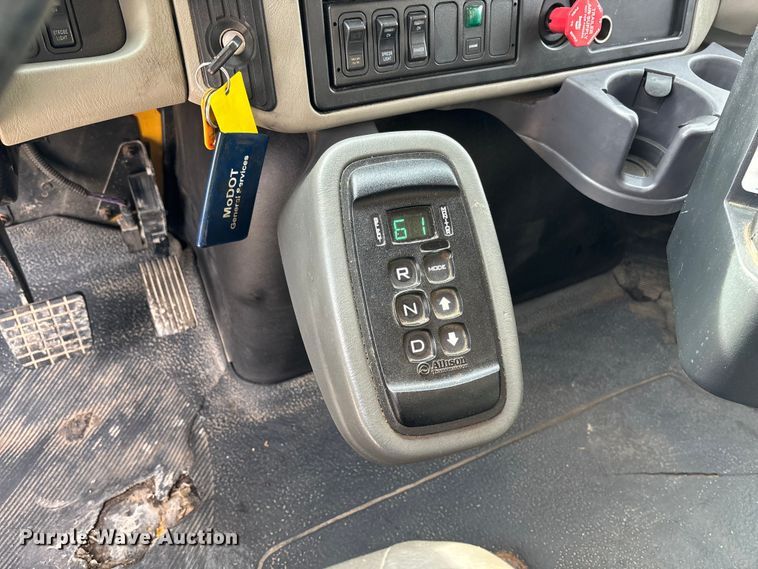 image for item FB3236 2013 International 7500 dump truck