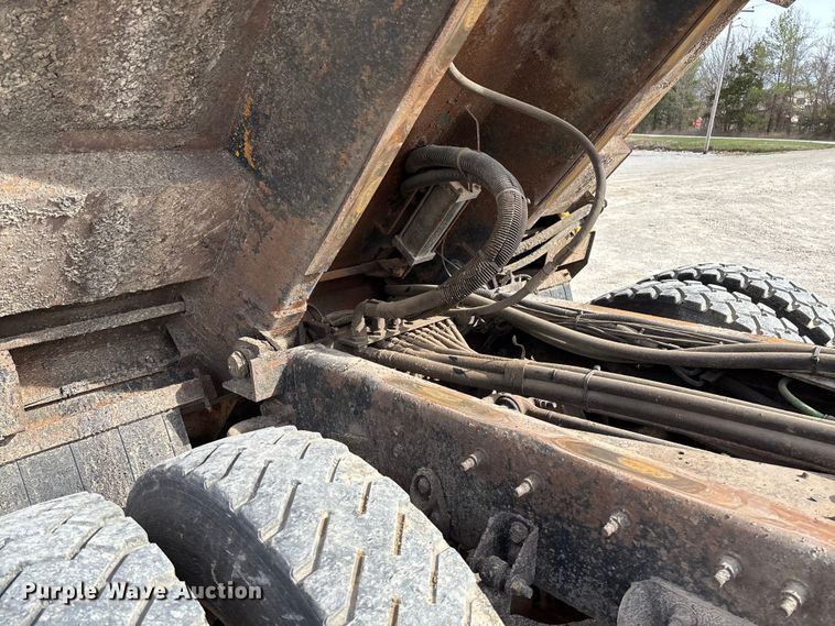 image for item FB3236 2013 International 7500 dump truck