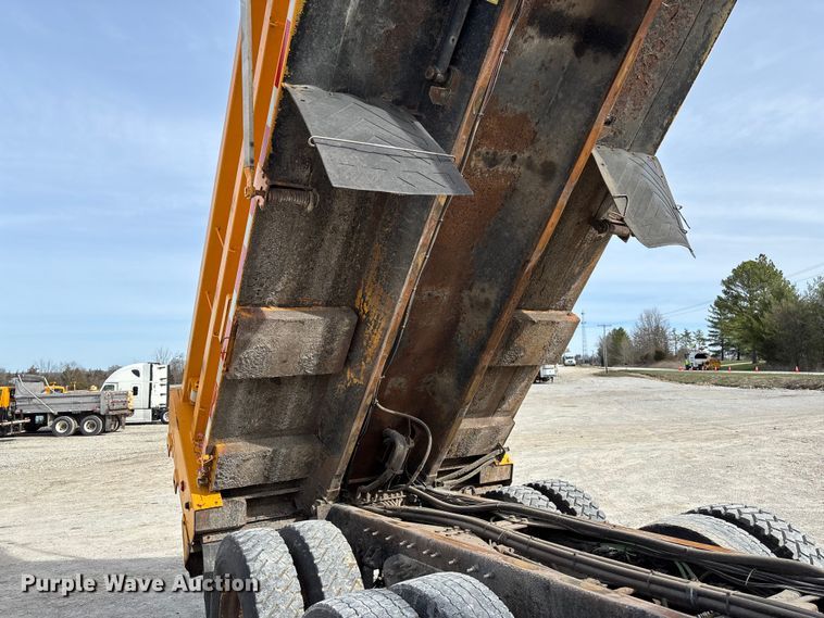 image for item FB3236 2013 International 7500 dump truck