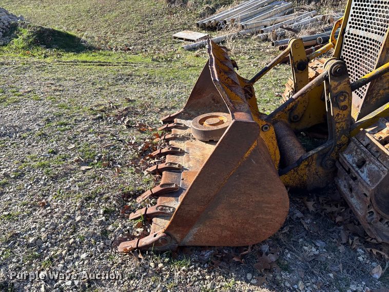 image for item FB3255 1988 John Deere 555G track loader