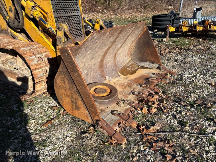 image for item FB3255 1988 John Deere 555G track loader