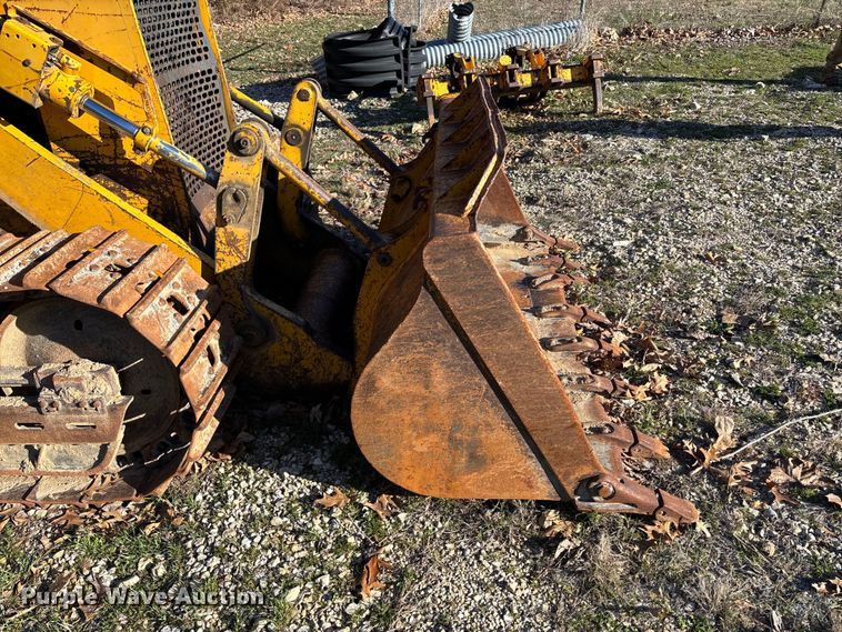 image for item FB3255 1988 John Deere 555G track loader