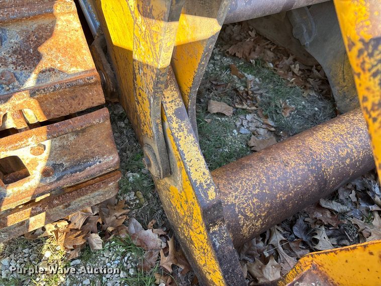 image for item FB3255 1988 John Deere 555G track loader