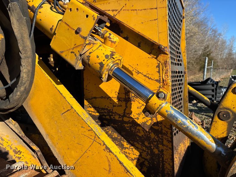 image for item FB3255 1988 John Deere 555G track loader