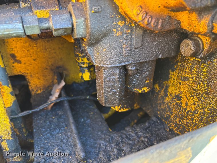 image for item FB3255 1988 John Deere 555G track loader