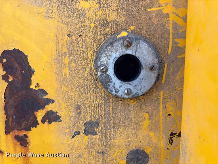 image for item FB3255 1988 John Deere 555G track loader