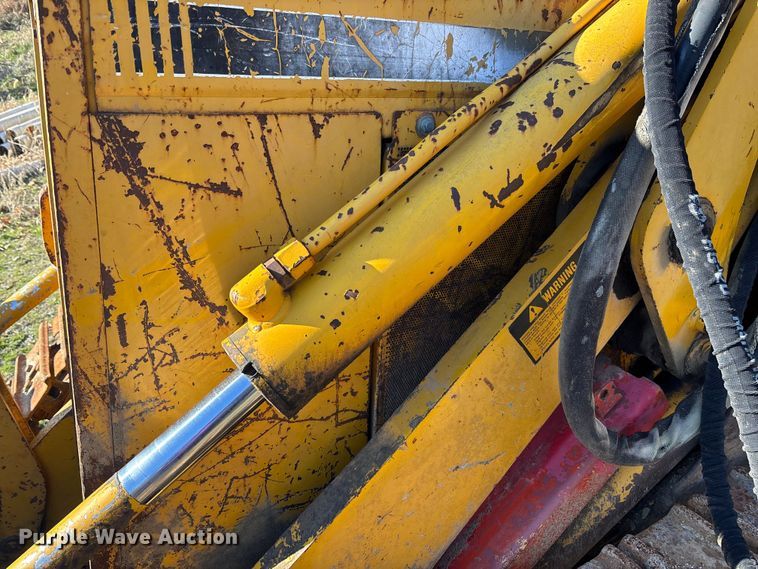 image for item FB3255 1988 John Deere 555G track loader