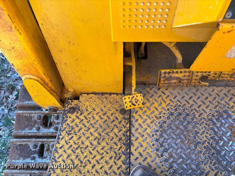 image for item FB3255 1988 John Deere 555G track loader