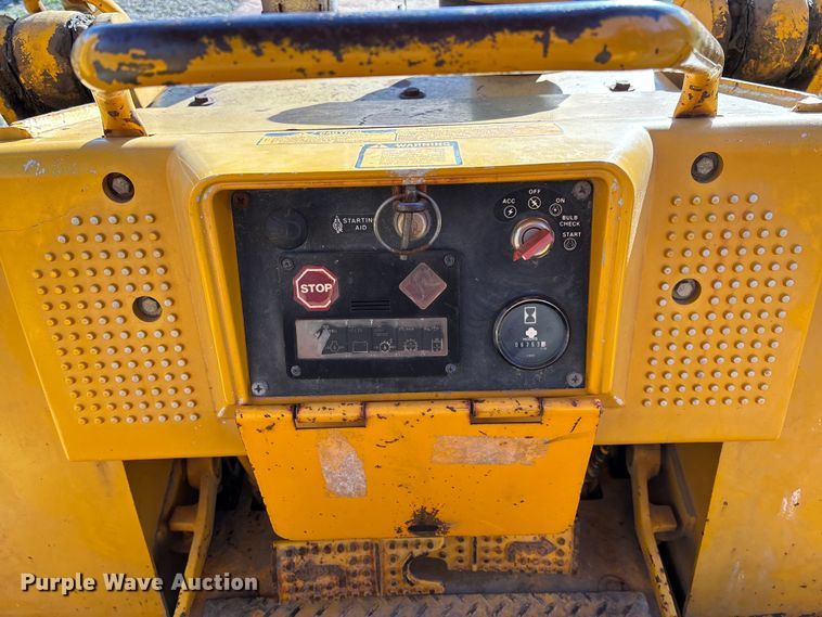 image for item FB3255 1988 John Deere 555G track loader