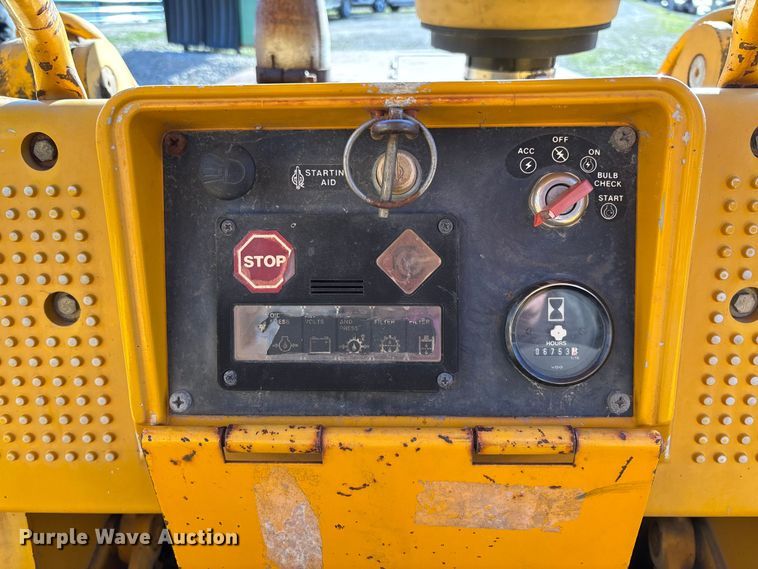 image for item FB3255 1988 John Deere 555G track loader