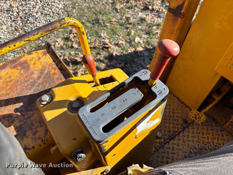 image for item FB3255 1988 John Deere 555G track loader