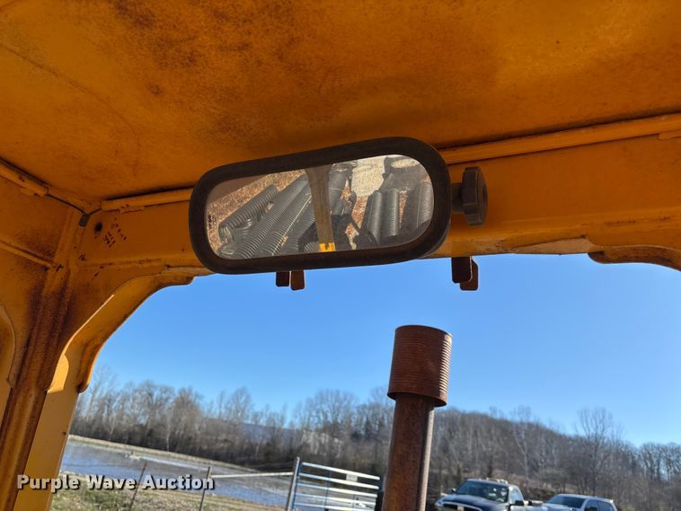 image for item FB3255 1988 John Deere 555G track loader