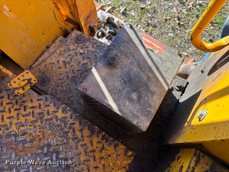 image for item FB3255 1988 John Deere 555G track loader