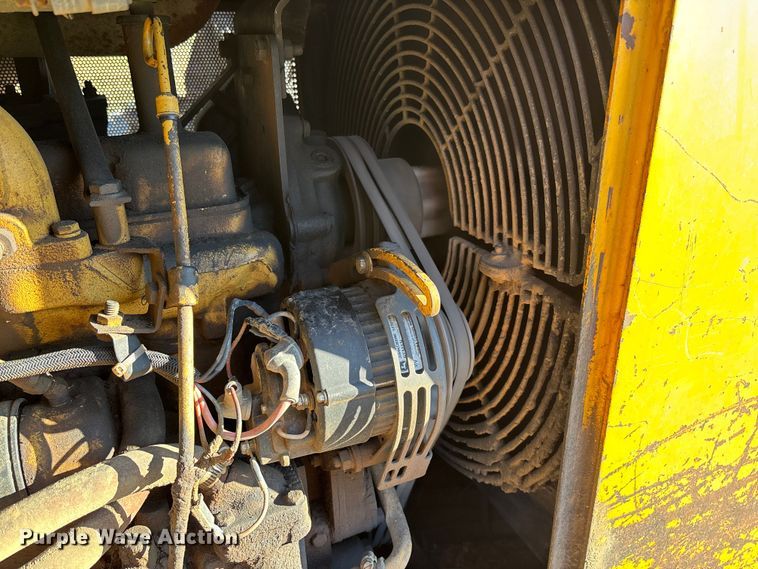 image for item FB3255 1988 John Deere 555G track loader