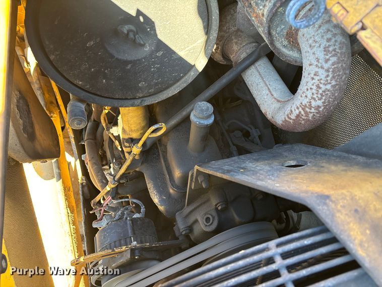 image for item FB3255 1988 John Deere 555G track loader