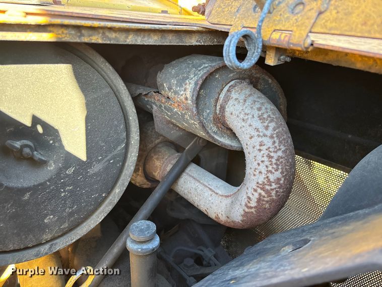 image for item FB3255 1988 John Deere 555G track loader