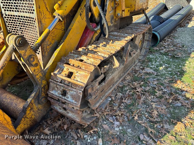 image for item FB3255 1988 John Deere 555G track loader