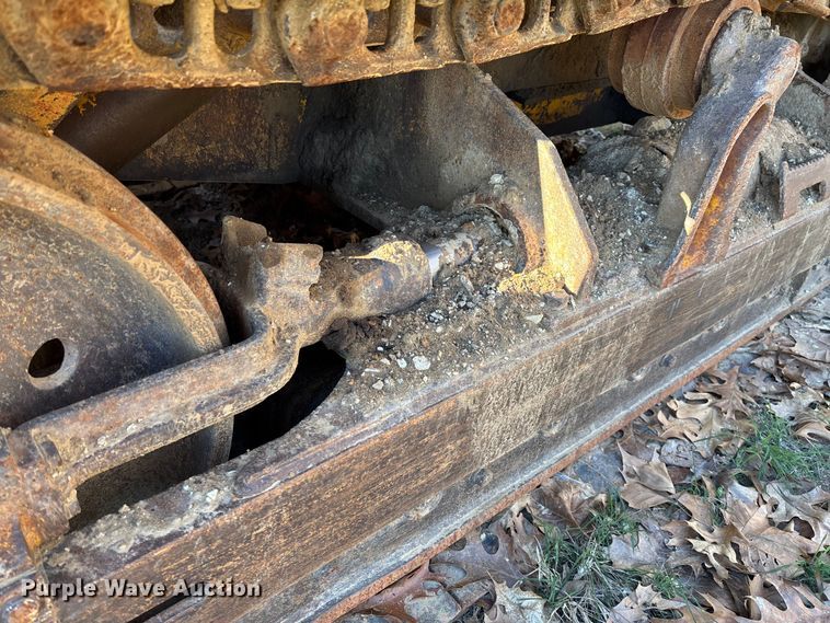 image for item FB3255 1988 John Deere 555G track loader