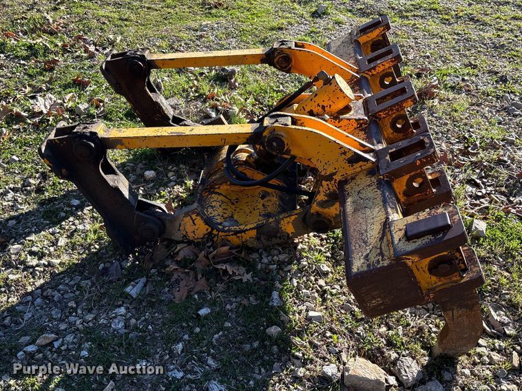 image for item FB3255 1988 John Deere 555G track loader