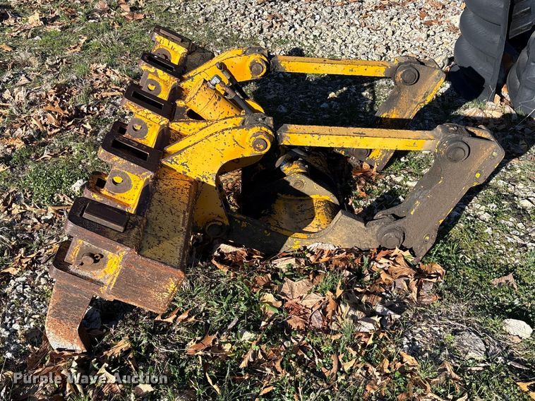 image for item FB3255 1988 John Deere 555G track loader