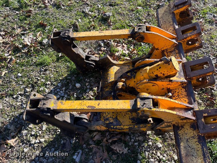 image for item FB3255 1988 John Deere 555G track loader