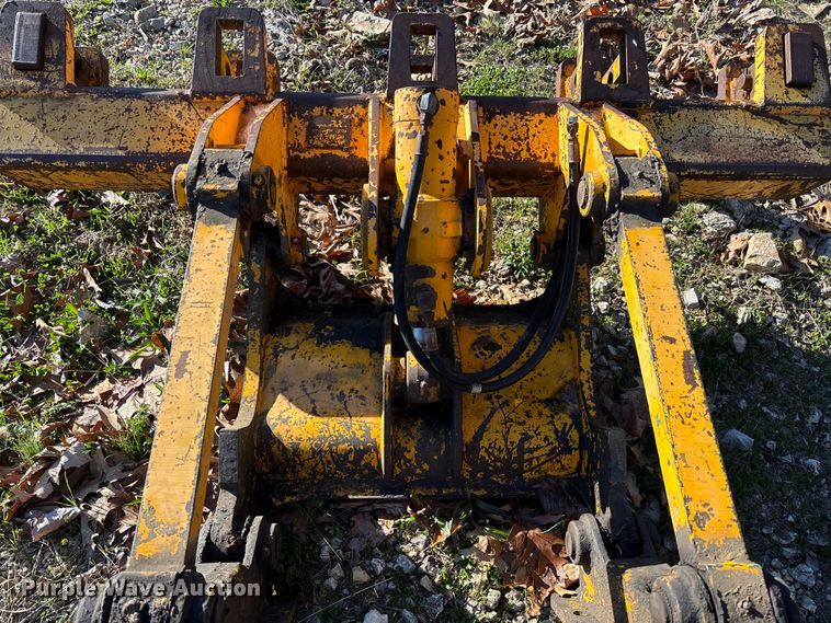 image for item FB3255 1988 John Deere 555G track loader