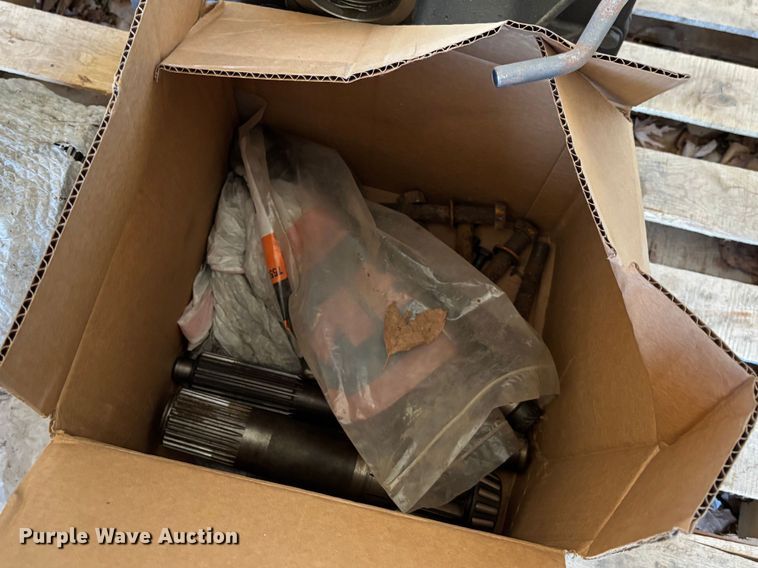 image for item FB3255 1988 John Deere 555G track loader