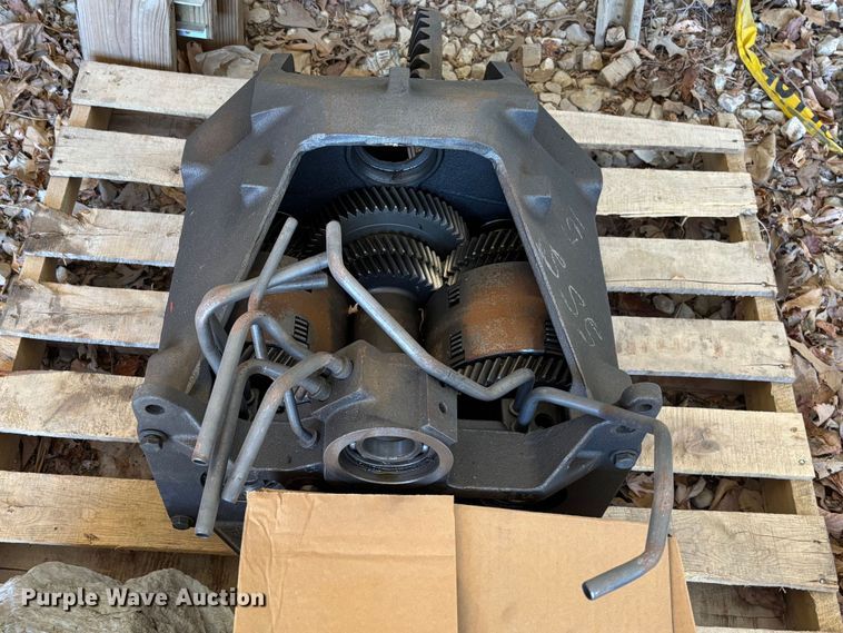 image for item FB3255 1988 John Deere 555G track loader