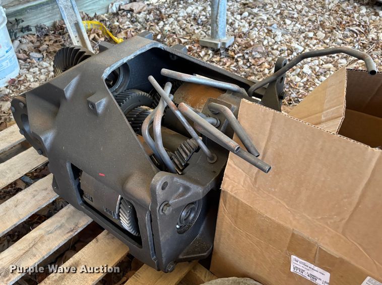 image for item FB3255 1988 John Deere 555G track loader