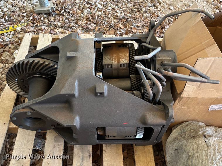 image for item FB3255 1988 John Deere 555G track loader