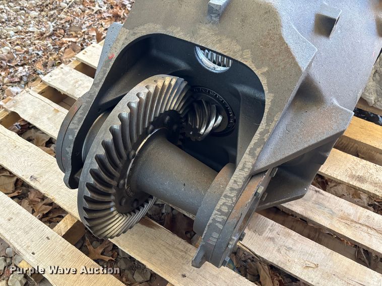 image for item FB3255 1988 John Deere 555G track loader