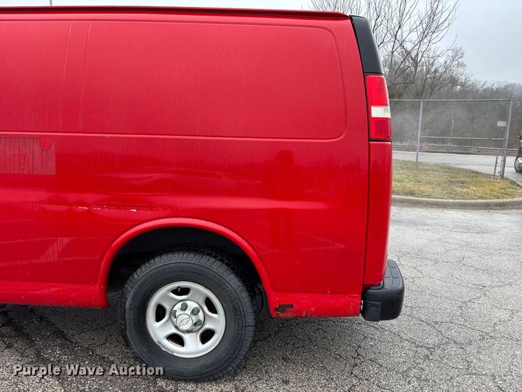 image for item FB3551 2007 Chevrolet Express 1500 van