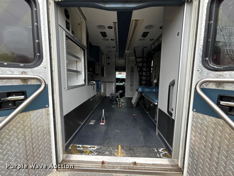 image for item FB3552 2014 Chevrolet Express G4500 ambulance