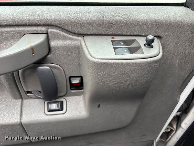 image for item FB3553 2016 Chevrolet Express G4500 ambulance