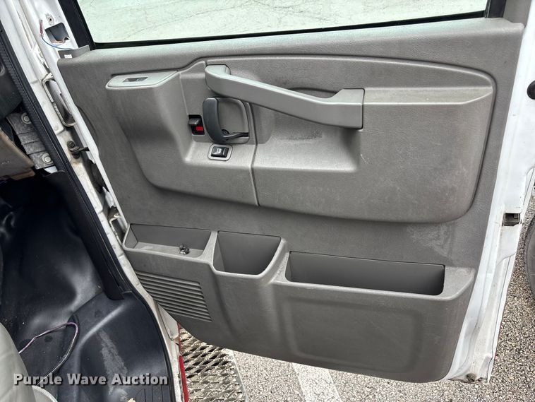 image for item FB3553 2016 Chevrolet Express G4500 ambulance