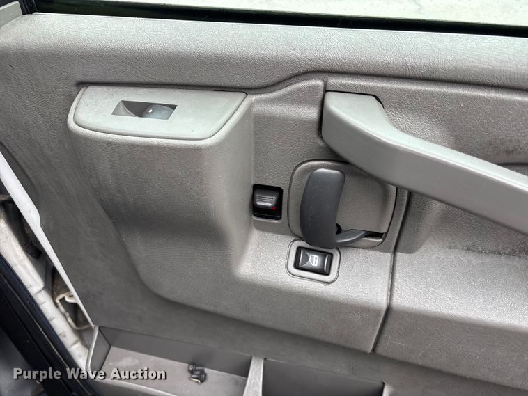 image for item FB3553 2016 Chevrolet Express G4500 ambulance