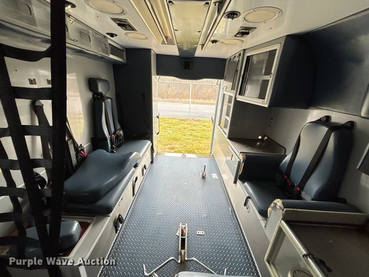 image for item FB3553 2016 Chevrolet Express G4500 ambulance