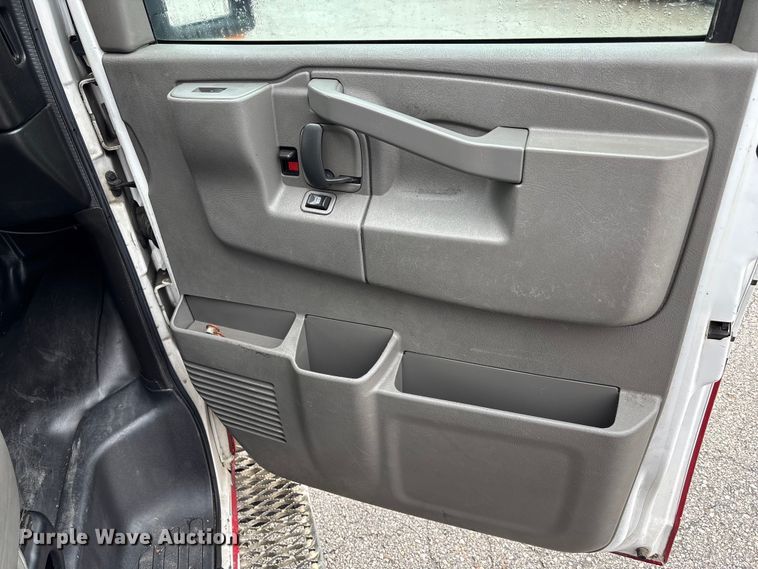 image for item FB3555 2016 Chevrolet Express G4500 ambulance