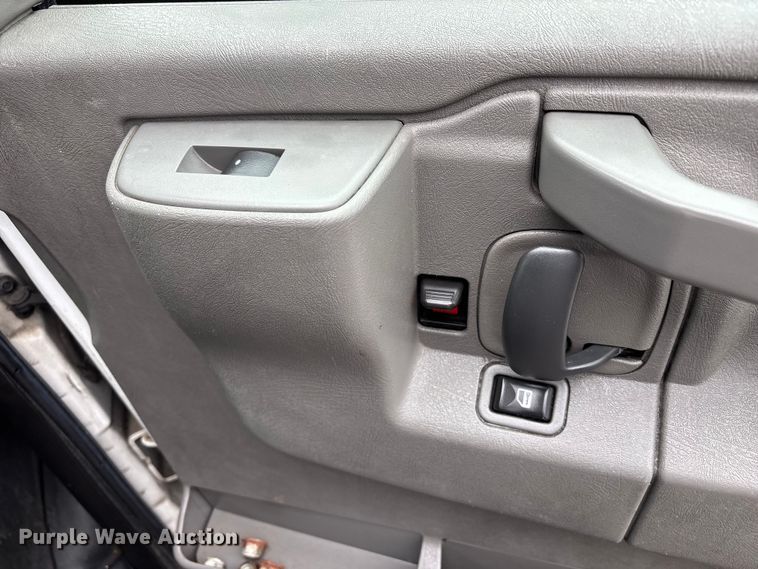 image for item FB3555 2016 Chevrolet Express G4500 ambulance