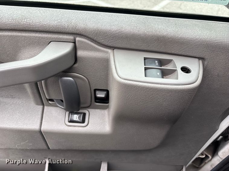 image for item FB3556 2016 Chevrolet Express G4500 ambulance