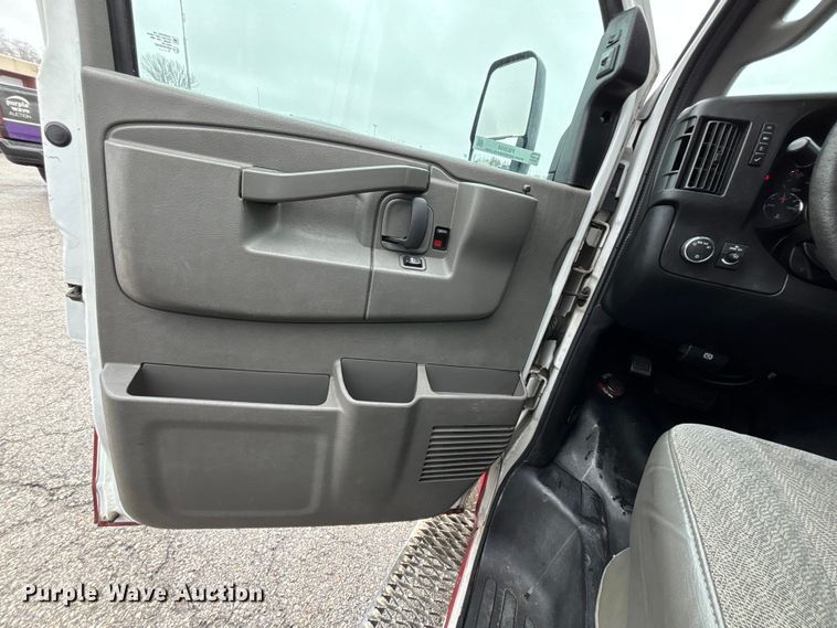 image for item FB3558 2016 Chevrolet Express G4500 ambulance