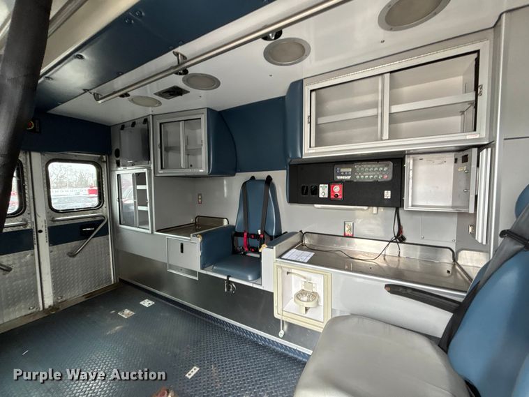 image for item FB3558 2016 Chevrolet Express G4500 ambulance