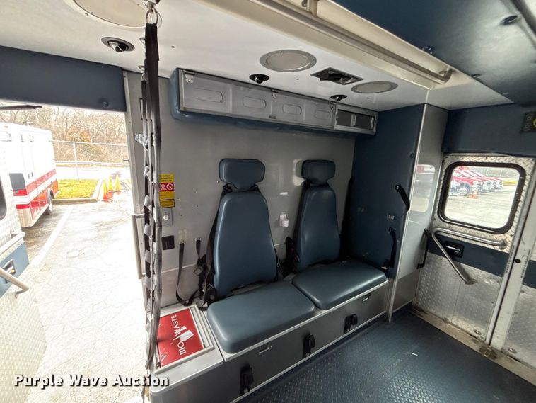 image for item FB3558 2016 Chevrolet Express G4500 ambulance