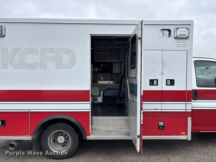 image for item FB3559 2016 Chevrolet Express G4500 ambulance